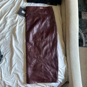 Marc NY skirt. Maroon.